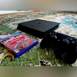 Ps4 slim (1Tb) bundle of 2 games and 2 controllers